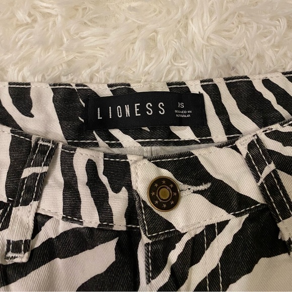 Lioness zebra print pants - Picture 4 of 4